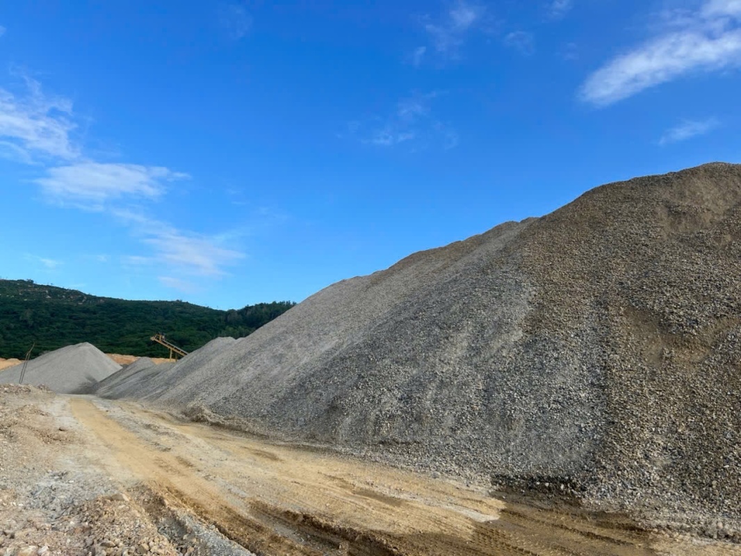 Gia công chế biến đá phục vụ gói cao tốc đoạn Đông Hoà - Phú Yên