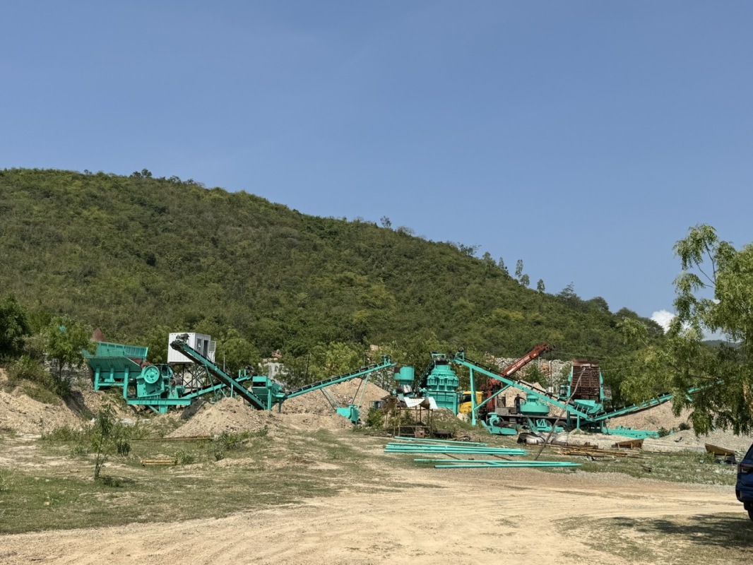 Khai thác chế biến đá tại mỏ Trung Việt - úi Cô Lô, Hàm Thuận Bắc, Ninh Thuận