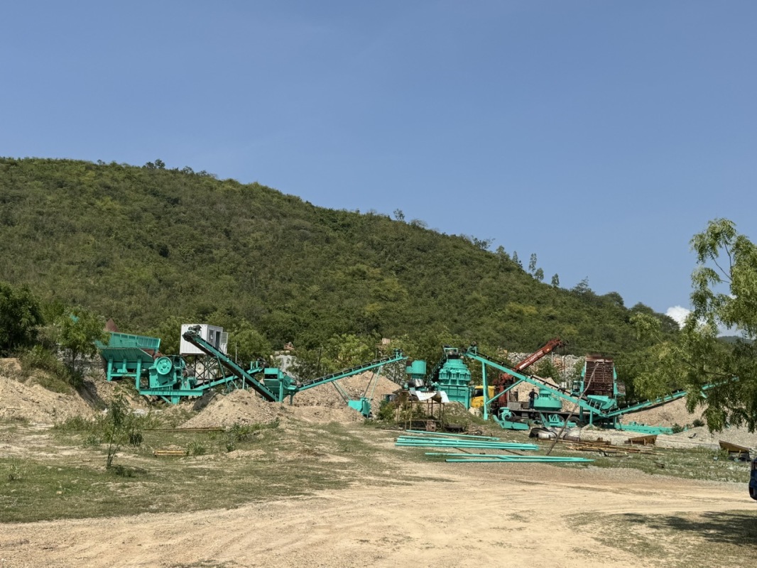 Khai thác chế biến đá tại mỏ Trung Việt - úi Cô Lô, Hàm Thuận Bắc, Ninh Thuận